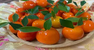 Auspicious orange plated balls Chinese New Year Desserts Thai dessert recipe